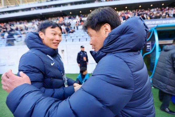 同花顺e配 贺惯离门2米踢飞！武汉三镇遭炮轰：没魂了，真是脸都不要了